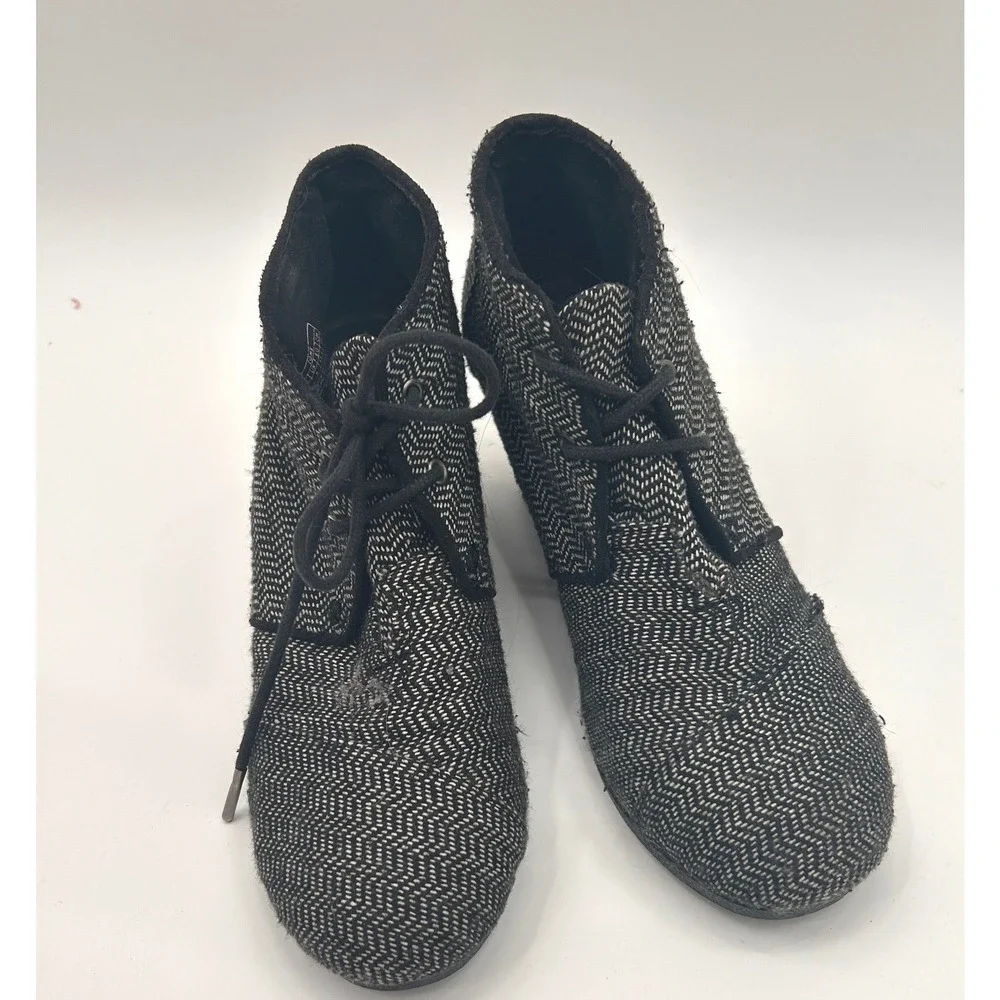 TOMS Black White Herringbone Wedge Ankle Booties Size 8 Lace‎ Up Shoes Scandi